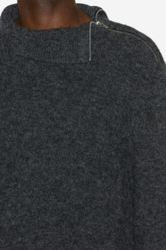 Aliocha sweater med opretstående krave i ensfarvet alpaca-strik