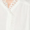 Estela-bluse i ensfarvet crepe med engelsk broderi Estela-bluse i ensfarvet crepe med engelsk broderi