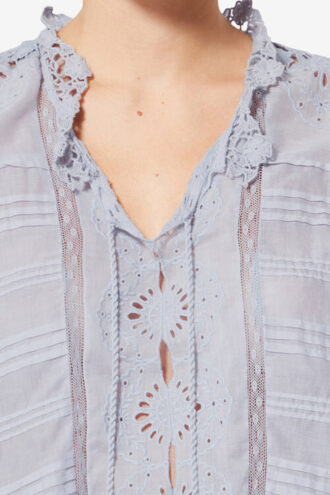 Payton Caftan-stil bomuldsbluse med blomsterblonder