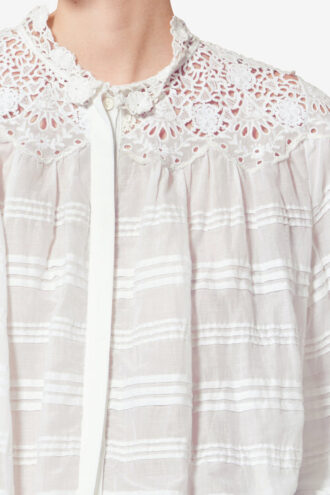 Polly bomuldsbluse med blomsterblonder