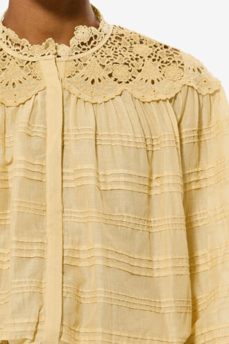 Polly bomuldsbluse med blomsterblonder