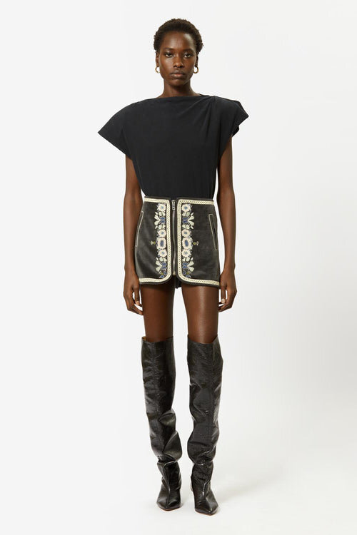 Sebani asymmetrisk T-shirt med korte ærmer Sebani asymmetrisk T-shirt med korte ærmer